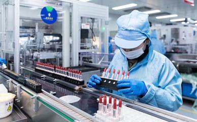 月產近7000萬支，這家化妝品代工廠為何營收增長將超三成？